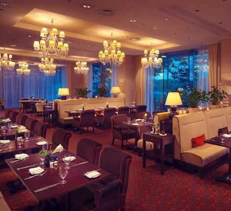 RIVERBANK Restaurant interior